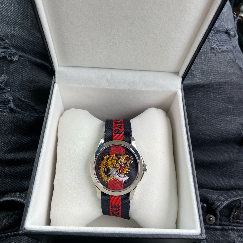 Not a fan of watches. - Picture 4 of 7